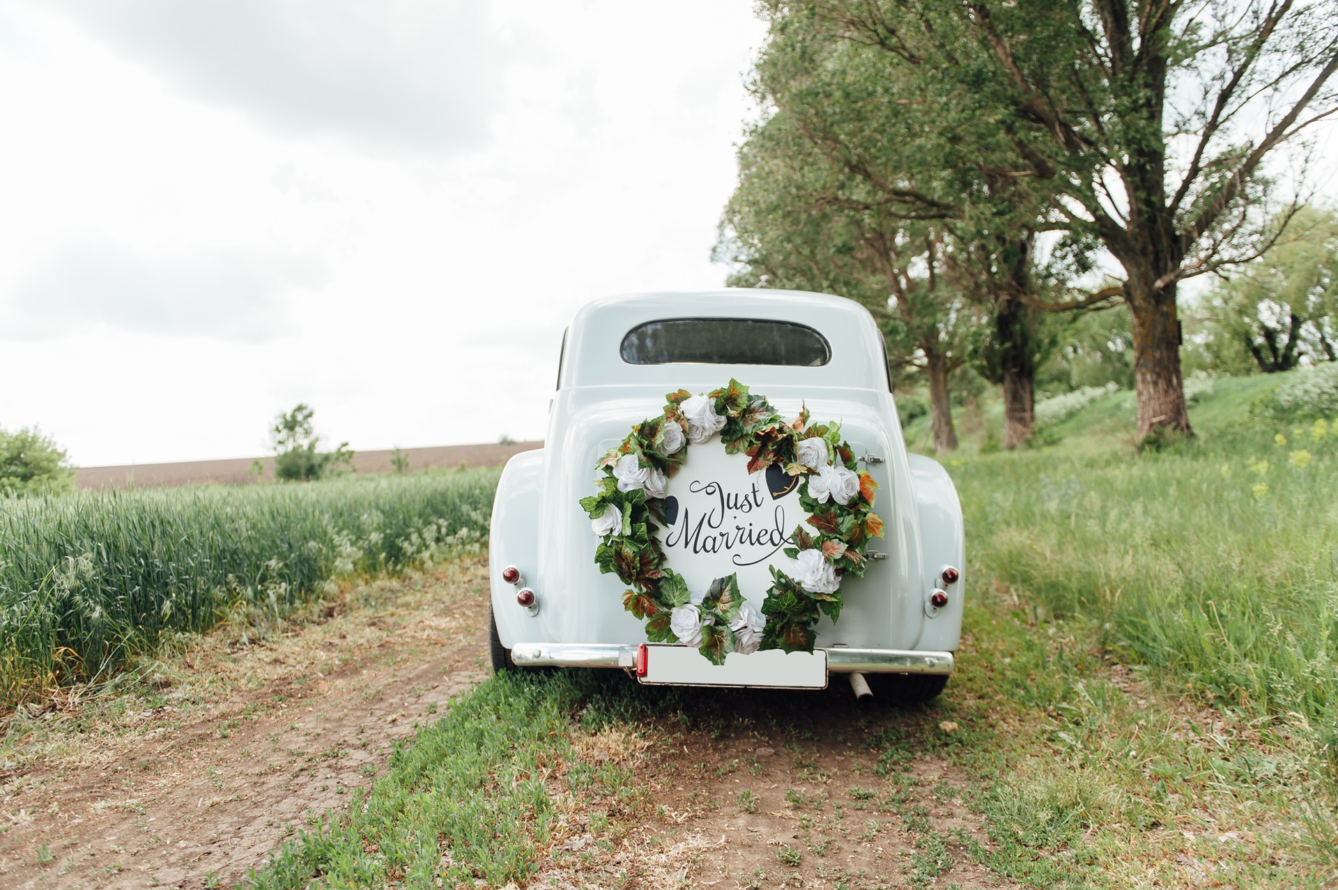 Hochzeit auf dem Land mit Eheringe-Fokus